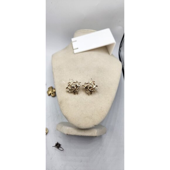 RARE Vtg Sarah Coventry Gold Tone Abstract Flower Earrings - Clip On - Picture 4 of 4